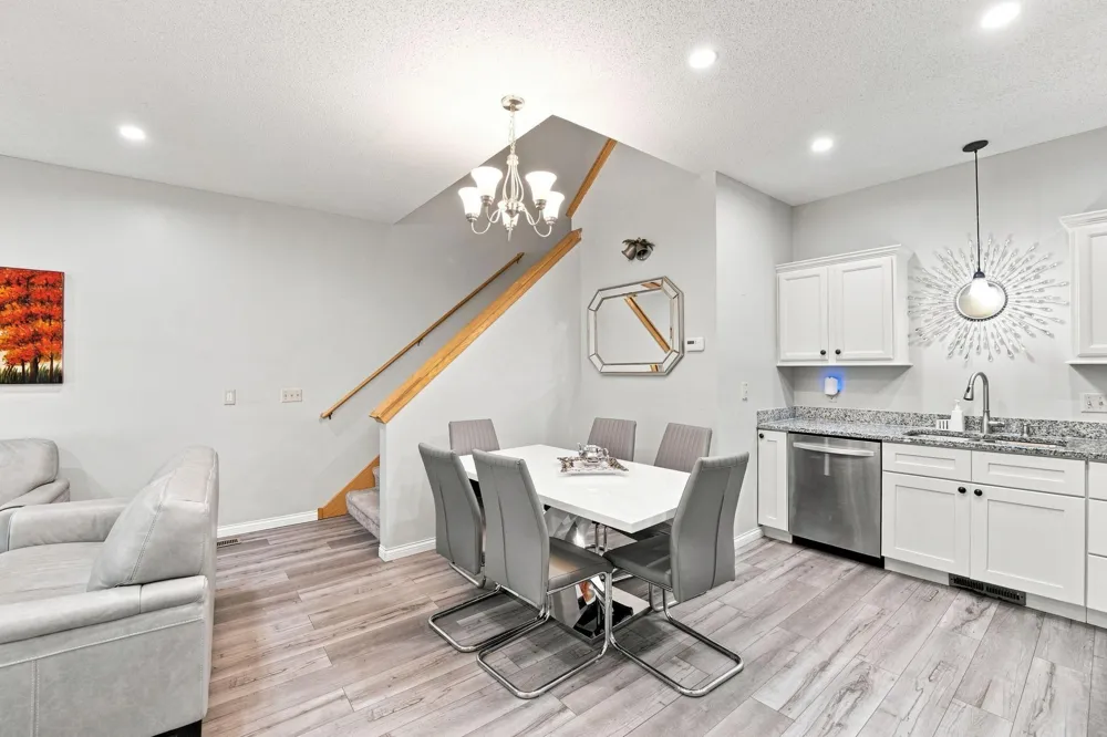 410 Hickory Lane Oakdale, MN 55128