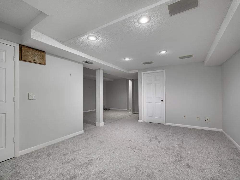 1381 Spencer Road W Saint Paul, MN 55108