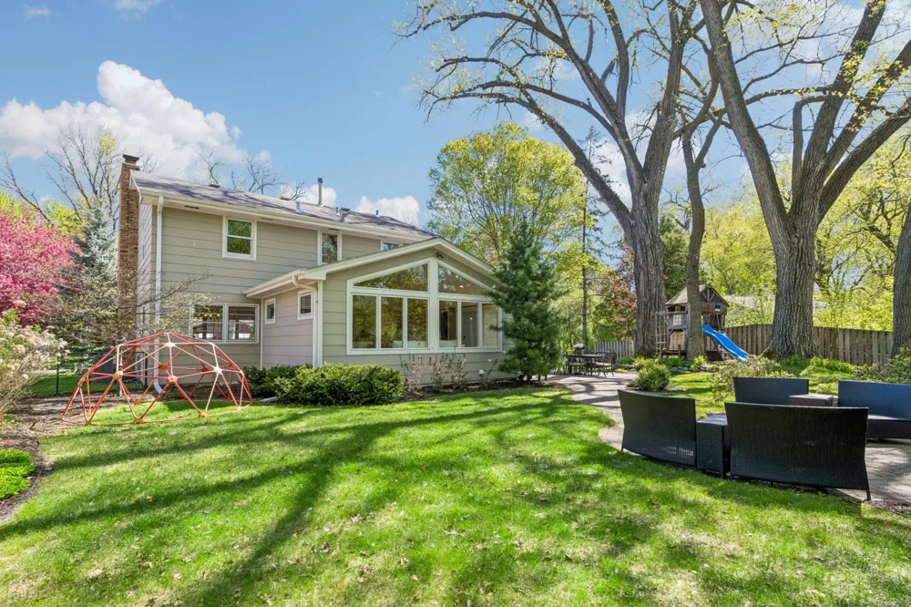 290 Ridgeview Drive E Wayzata, MN 55391