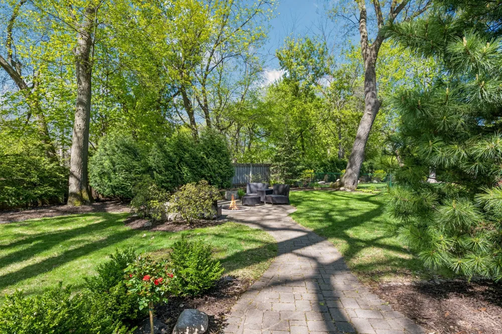 290 Ridgeview Drive E Wayzata, MN 55391