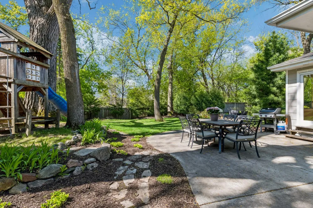 290 Ridgeview Drive E Wayzata, MN 55391