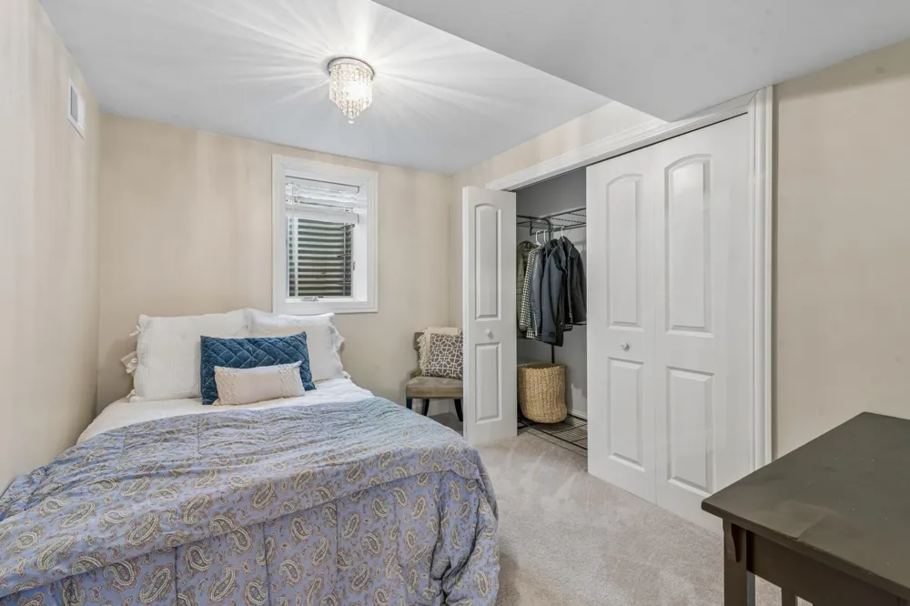 290 Ridgeview Drive E Wayzata, MN 55391