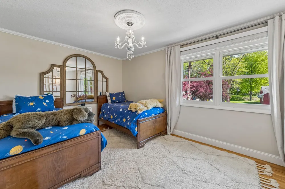 290 Ridgeview Drive E Wayzata, MN 55391