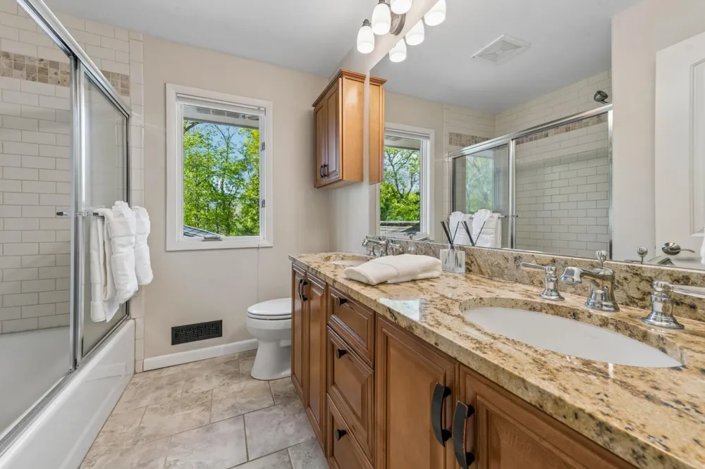 290 Ridgeview Drive E Wayzata, MN 55391