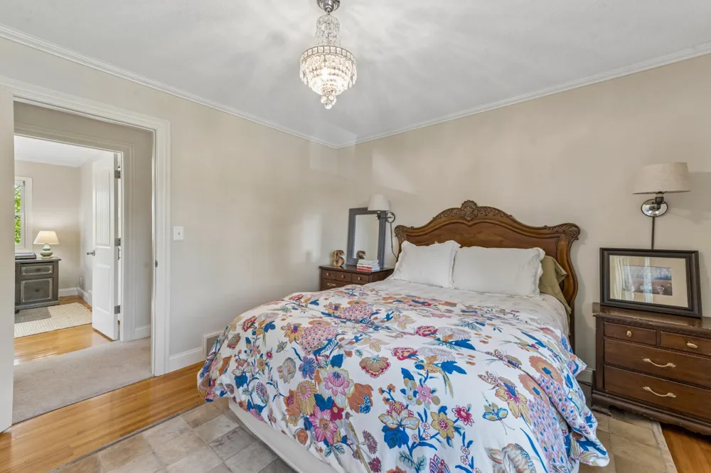290 Ridgeview Drive E Wayzata, MN 55391