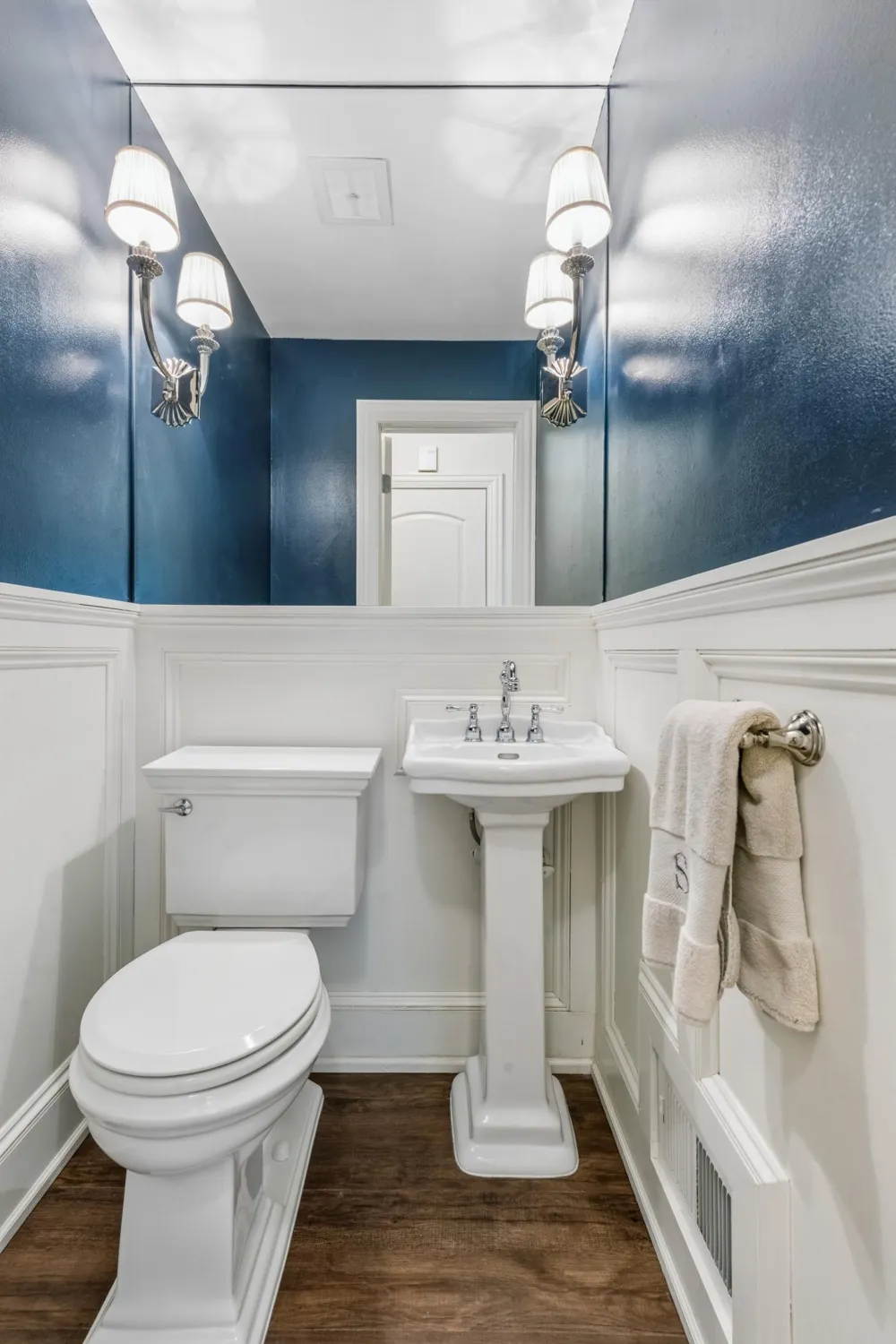 290 Ridgeview Drive E Wayzata, MN 55391