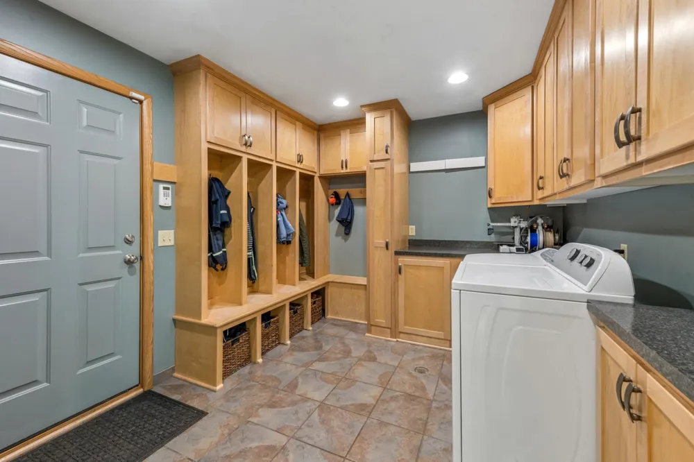 290 Ridgeview Drive E Wayzata, MN 55391