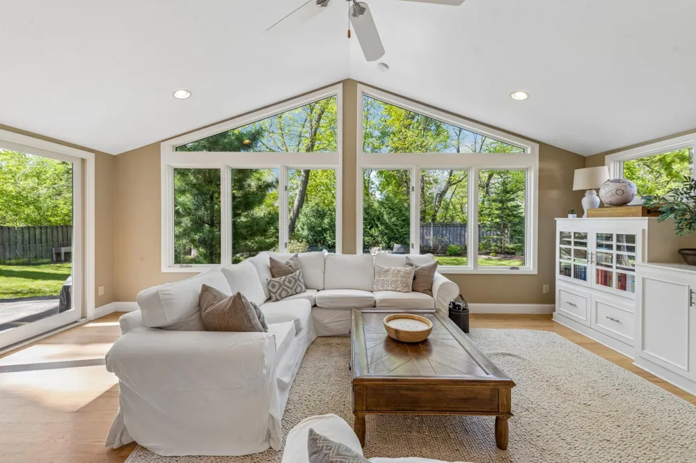290 Ridgeview Drive E Wayzata, MN 55391