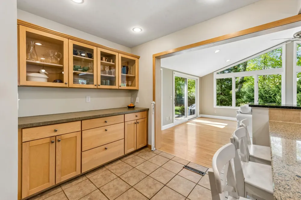 290 Ridgeview Drive E Wayzata, MN 55391