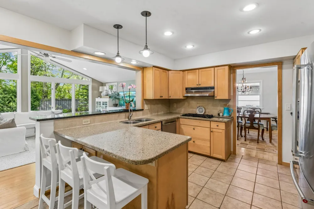 290 Ridgeview Drive E Wayzata, MN 55391