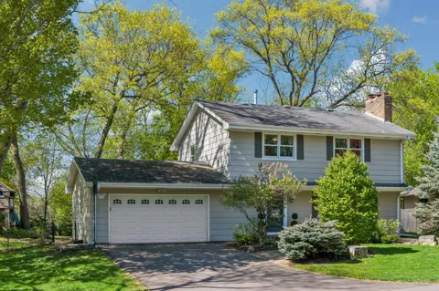 290 Ridgeview Drive E