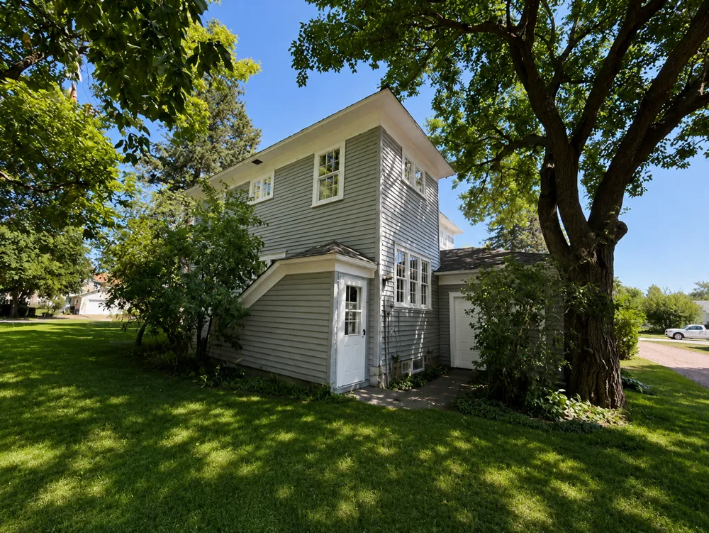1244 6th Avenue Windom, MN 56101