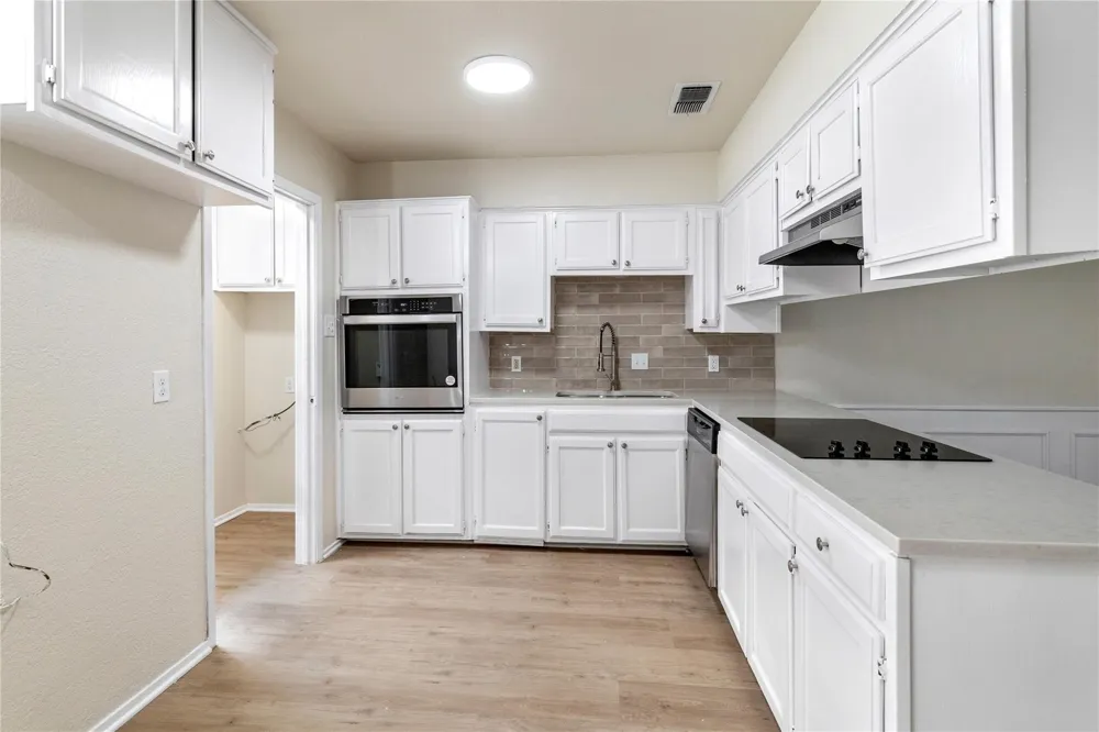 1610 Brown Trail Hurst, TX 76054