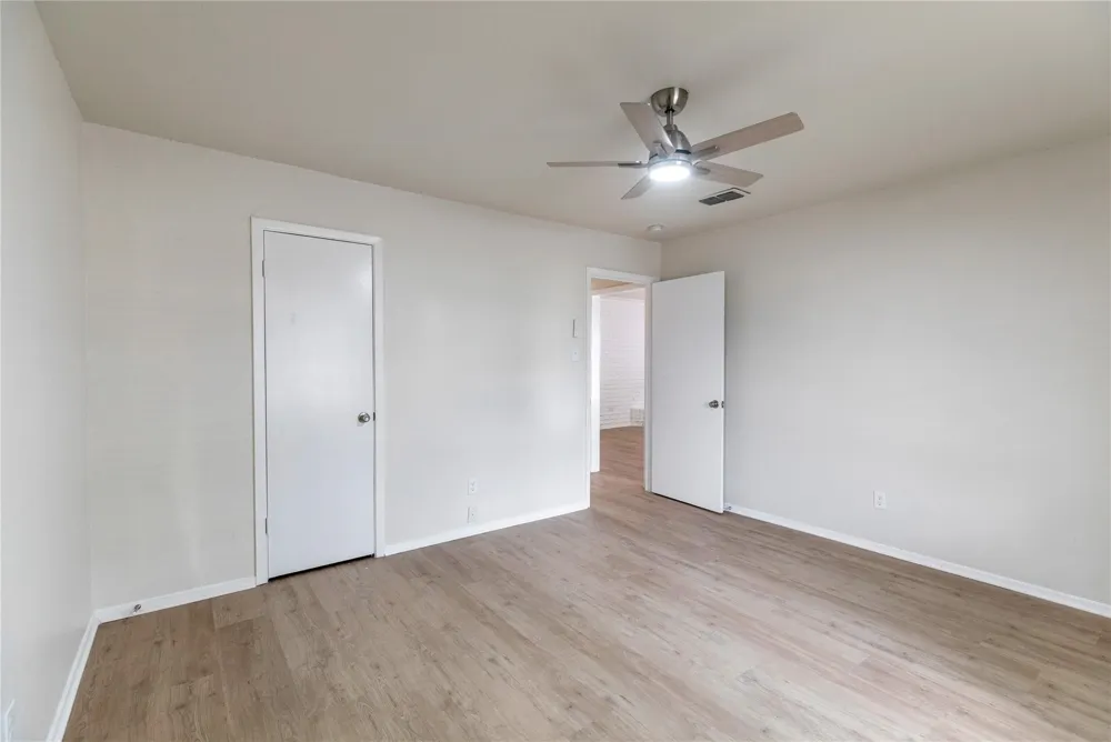 1610 Brown Trail Hurst, TX 76054
