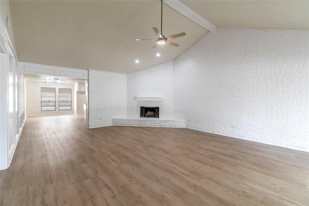 1610 Brown Trail Hurst, TX 76054