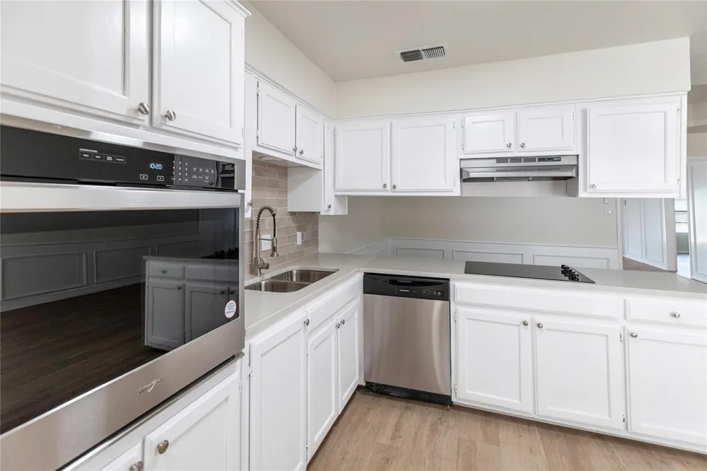 1610 Brown Trail Hurst, TX 76054