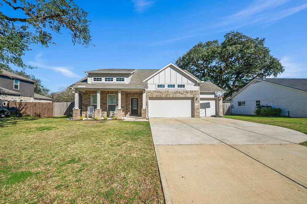322 Wellshire Drive West Columbia, TX 77486