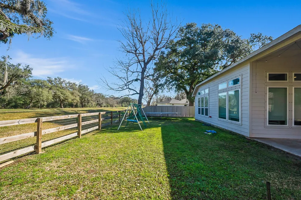 322 Wellshire Drive West Columbia, TX 77486