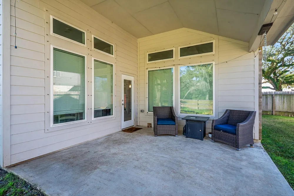 322 Wellshire Drive West Columbia, TX 77486