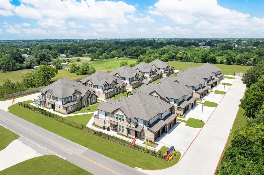 231 Park Place Circle #D Waller, TX 77484