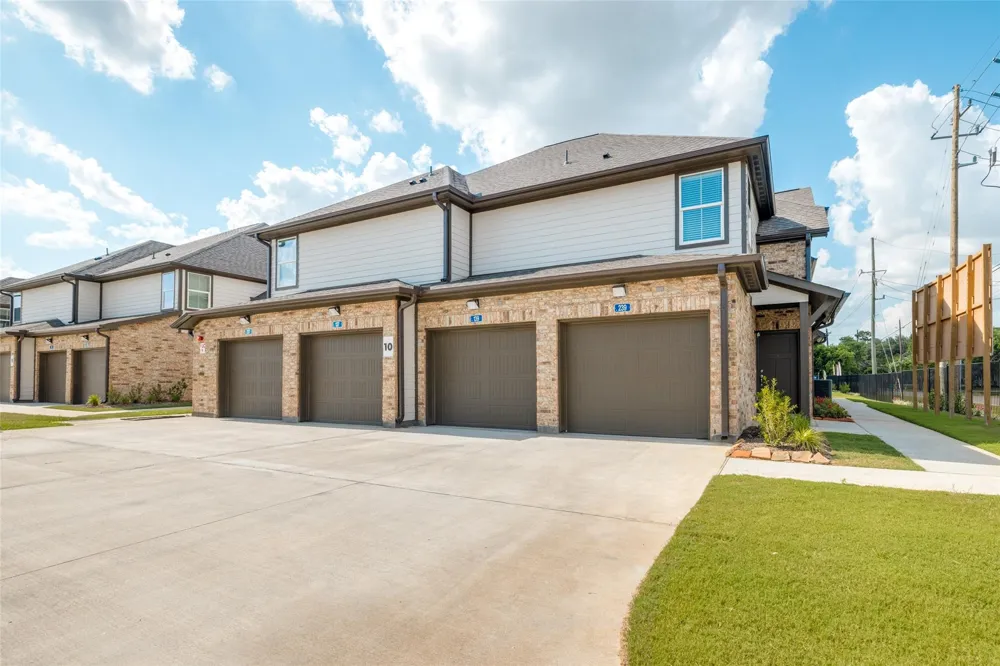137 Park Place Circle #A Waller, TX 77484