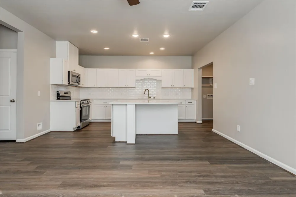 137 Park Place Circle #A Waller, TX 77484