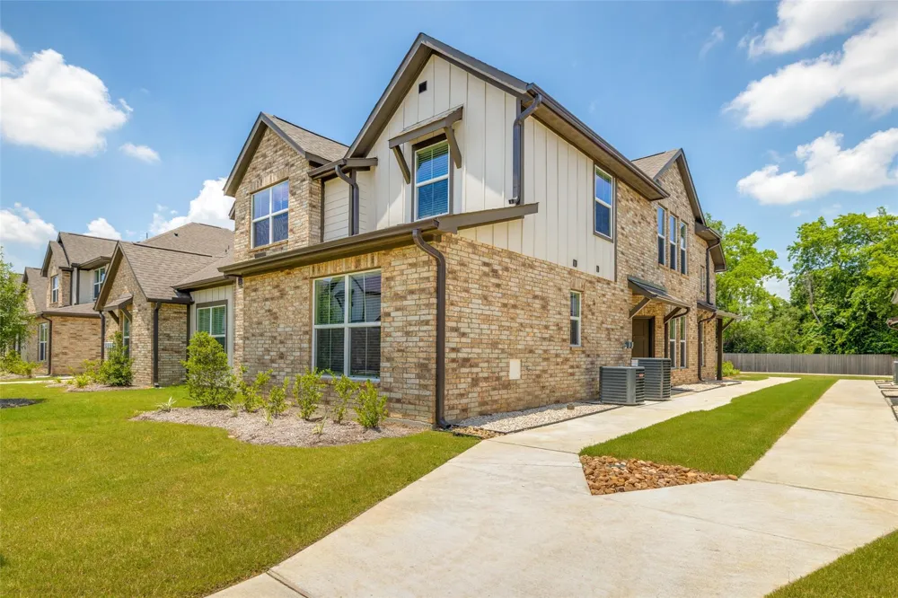 211 Park Place Circle #D Waller, TX 77484