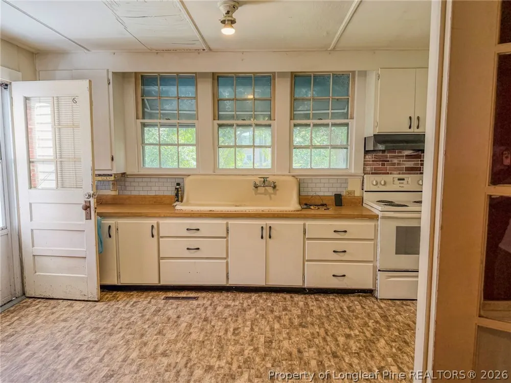 602 E Gertrude Street Fairmont, NC 28340