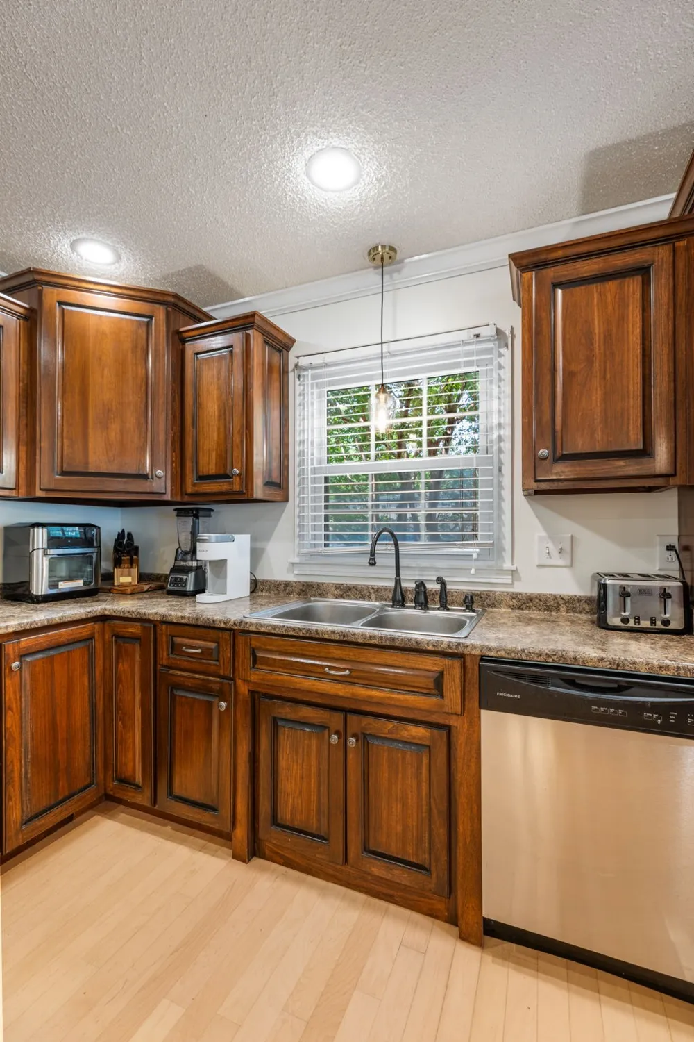 682 Midway St Lewisburg, TN 37091