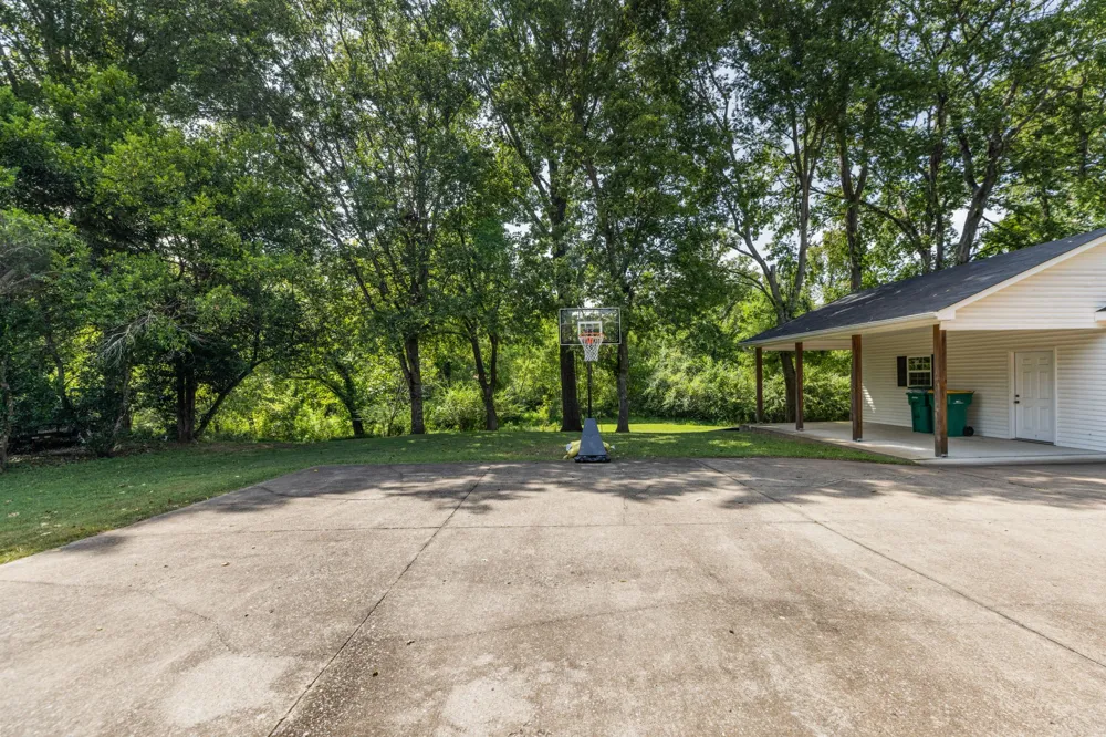 682 Midway St Lewisburg, TN 37091