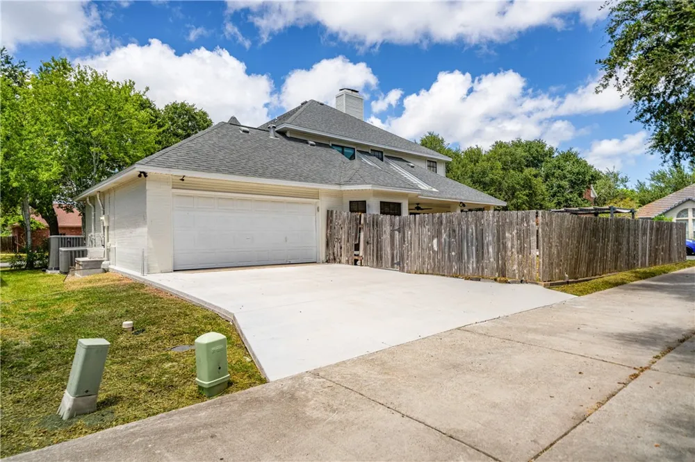 7402 Lugano Drive Corpus Christi, TX 78413