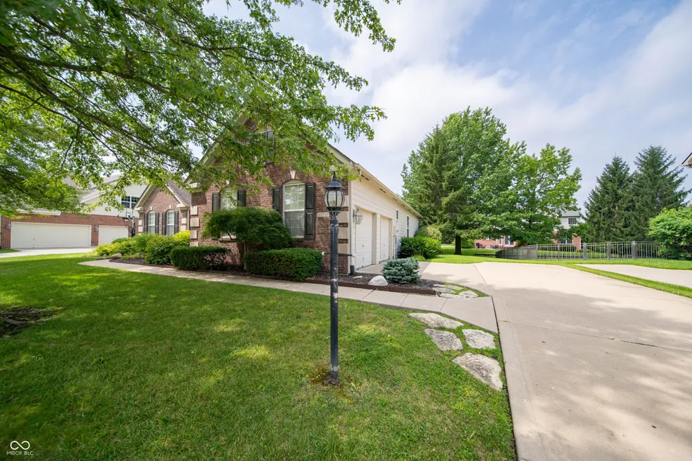 10539 Saddlestone Drive Fishers, IN 46040