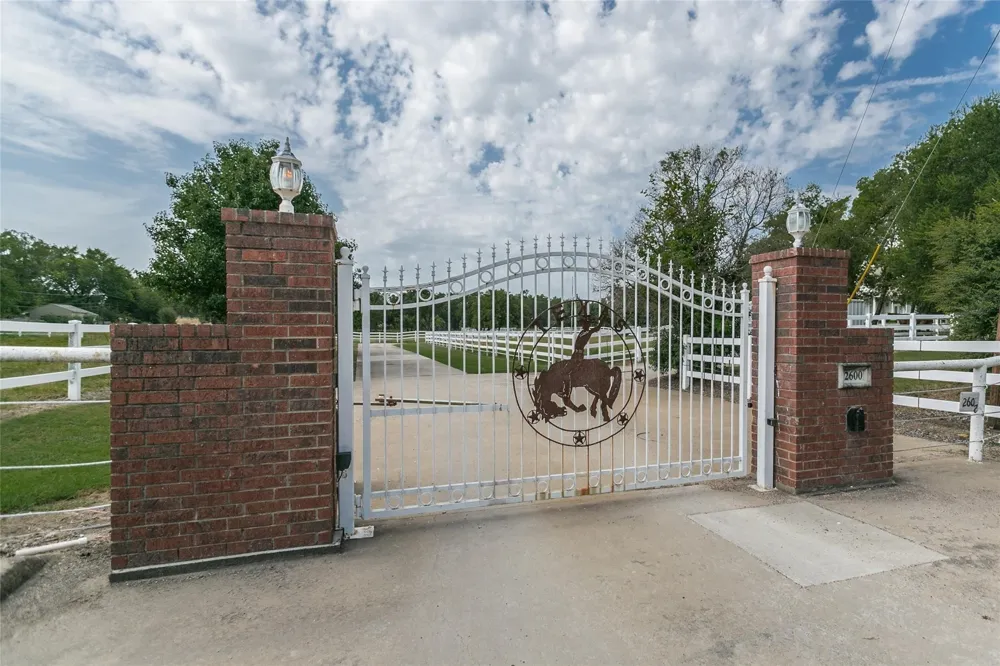 2600 Rosebud Lane Richland Hills, TX 76118