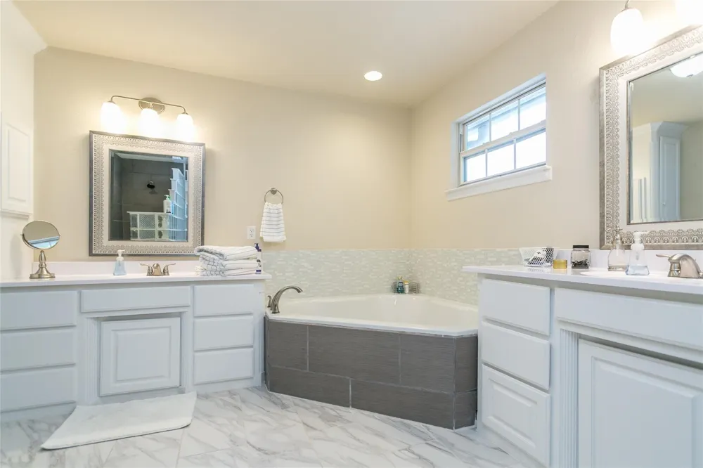 2600 Rosebud Lane Richland Hills, TX 76118
