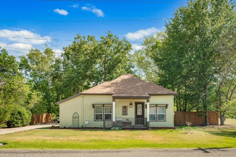 220 E Holley Street Alba, TX 75410