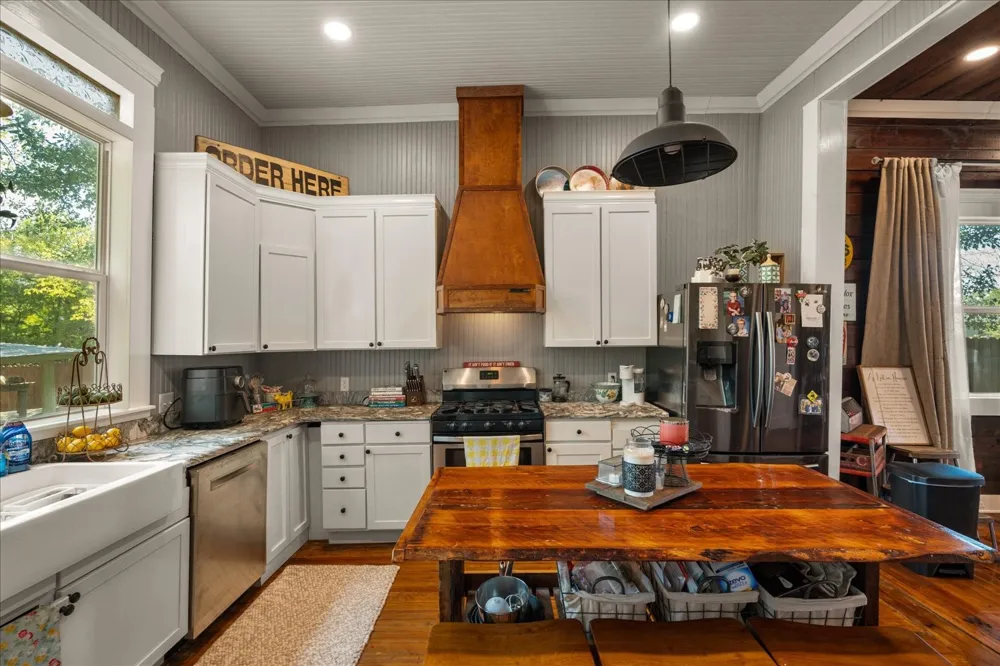 220 E Holley Street Alba, TX 75410