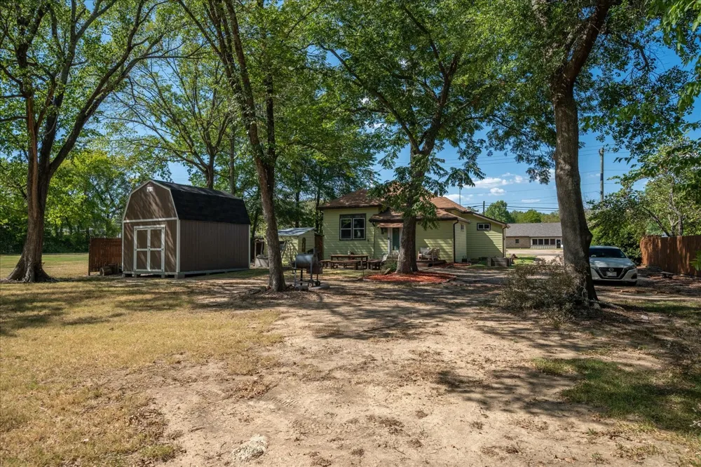 220 E Holley Street Alba, TX 75410