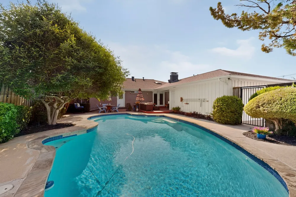 7611 El Pensador Drive Dallas, TX 75248