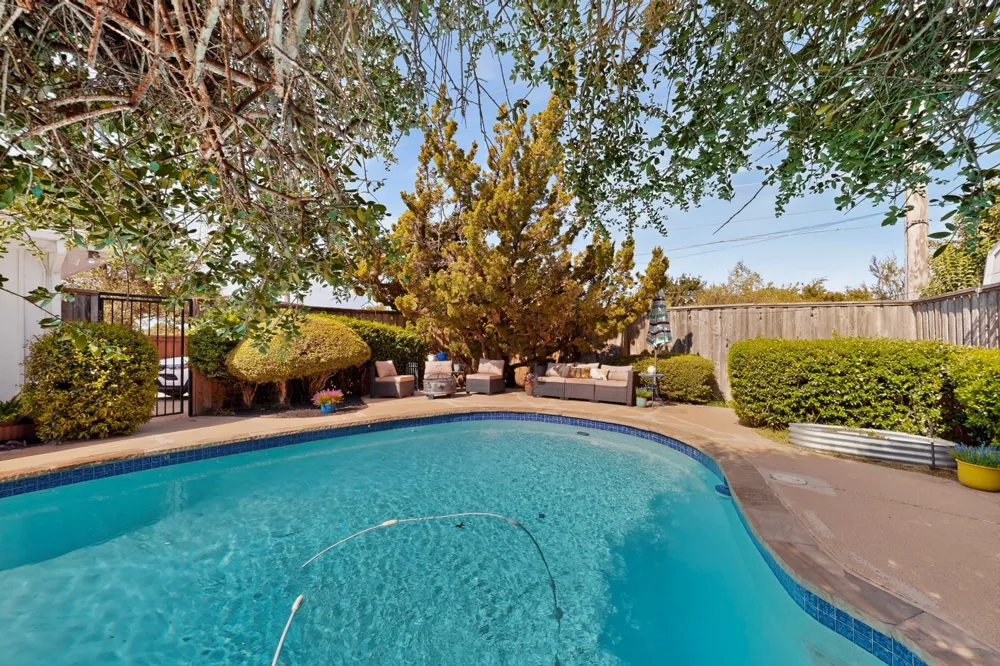7611 El Pensador Drive Dallas, TX 75248