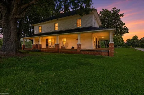 985 Traphill Road