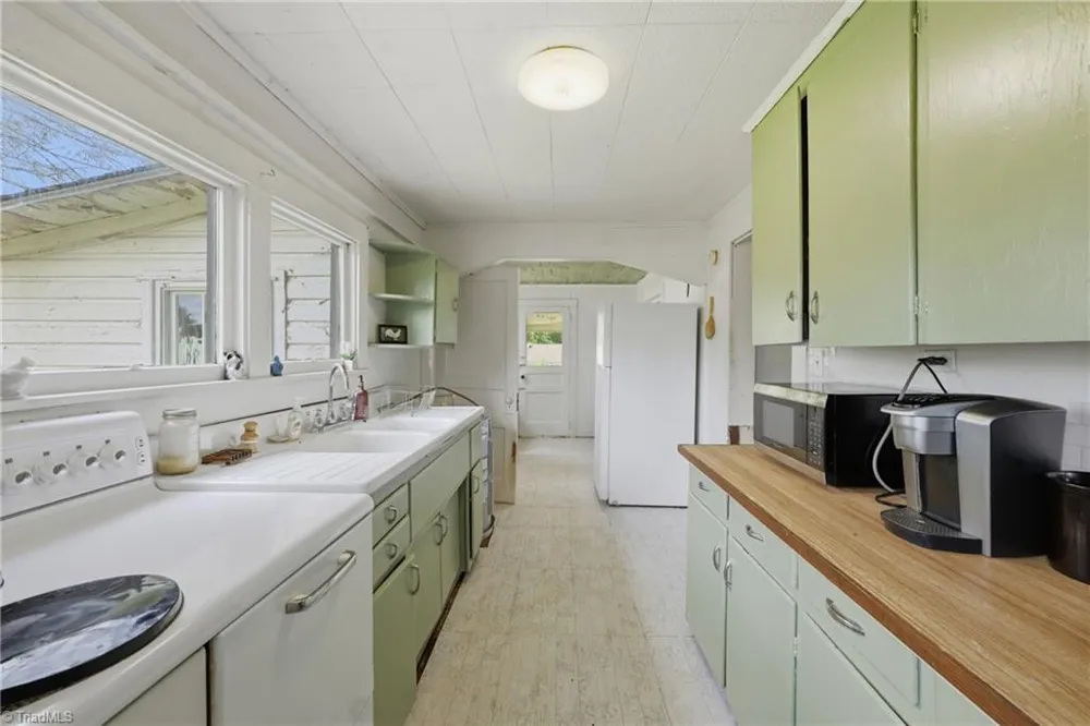 985 Traphill Road Hays, NC 28635