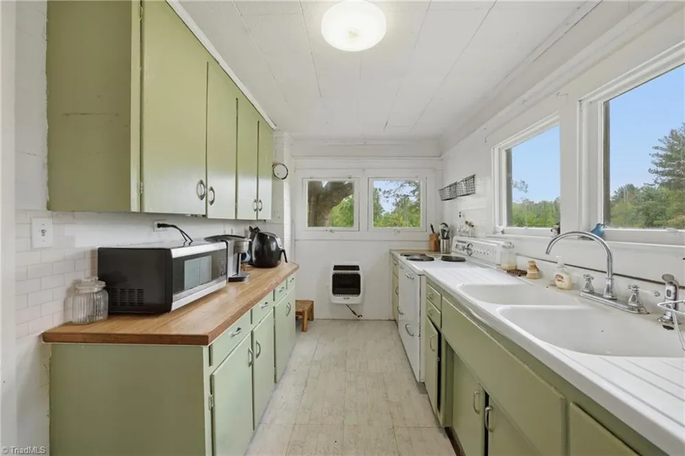 985 Traphill Road Hays, NC 28635