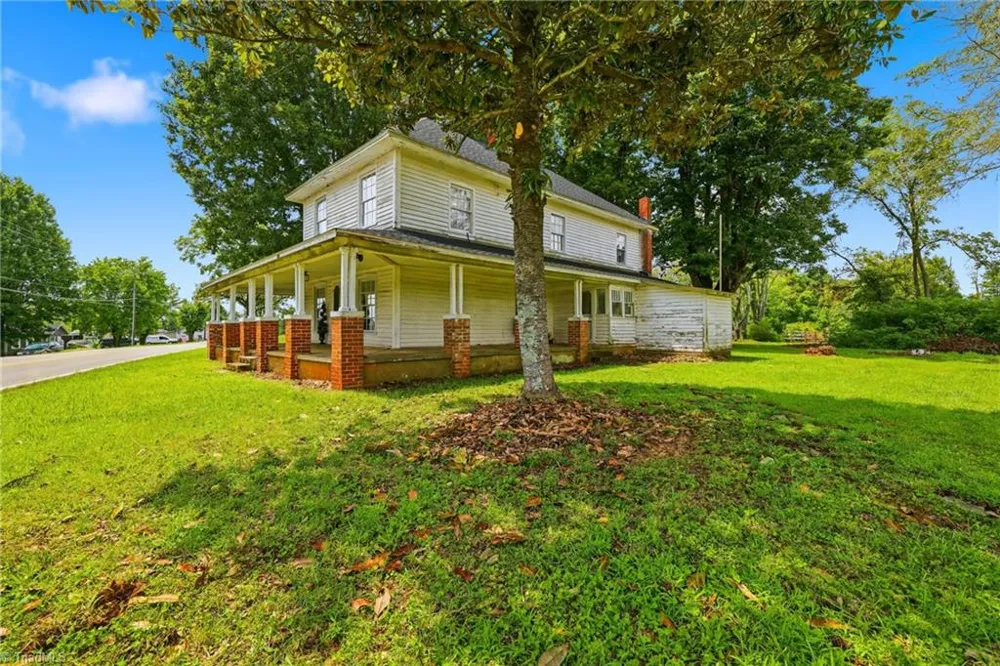 985 Traphill Road Hays, NC 28635