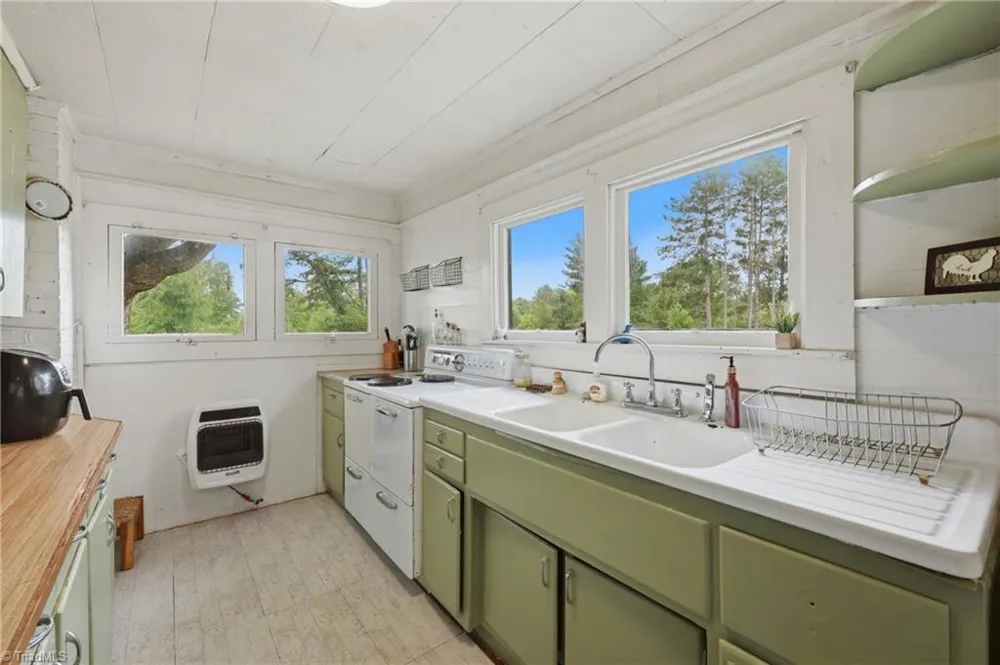 985 Traphill Road Hays, NC 28635