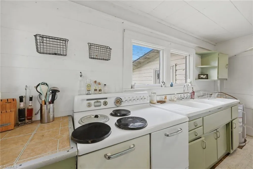985 Traphill Road Hays, NC 28635