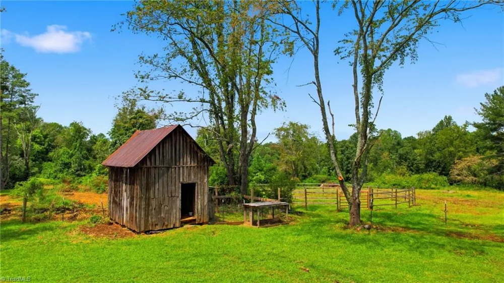 985 Traphill Road Hays, NC 28635