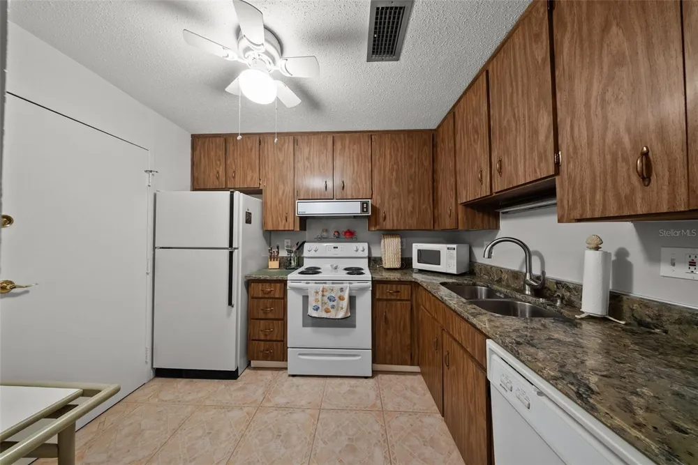 2700 BAYSHORE BOULEVARD #4106 Dunedin, FL 34698