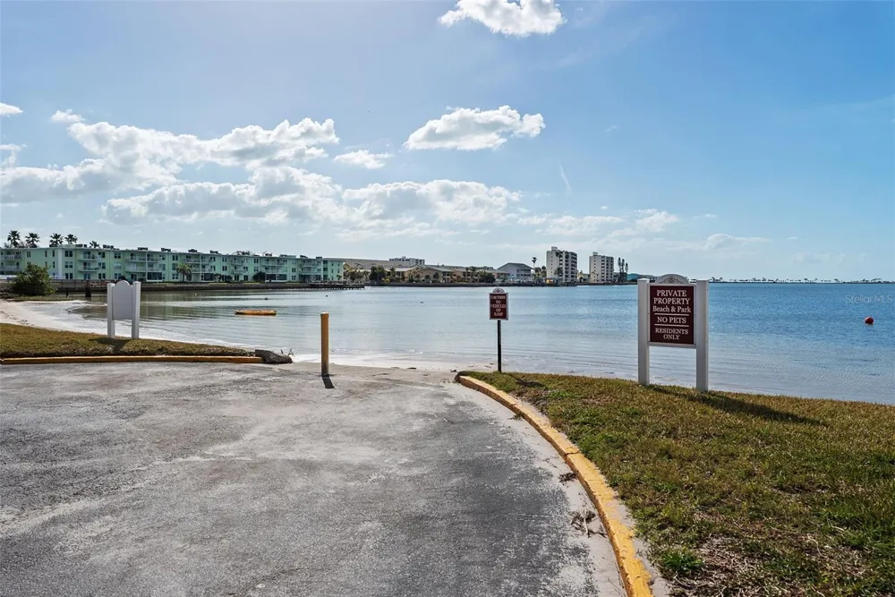 2700 BAYSHORE BOULEVARD #4106 Dunedin, FL 34698