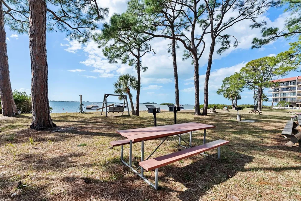 2700 BAYSHORE BOULEVARD #4106 Dunedin, FL 34698