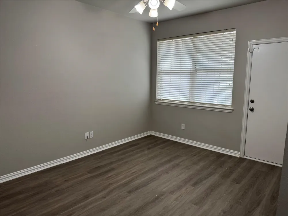 1444 Chase Lane Irving, TX 75063